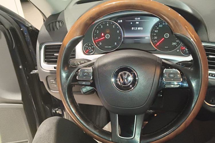 Used Volkswagen Touareg 2014 3.0 TSI New Edition Steering Wheel