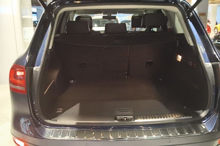 Used Volkswagen Touareg 2014 3.0 TSI New Edition Trunk