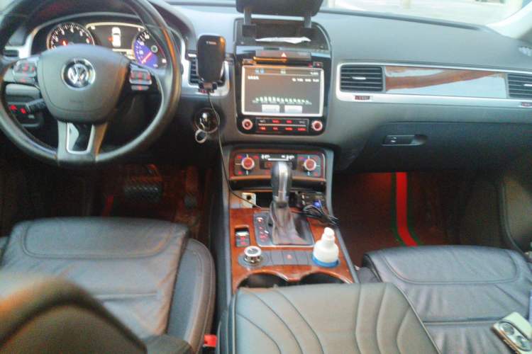 Used Volkswagen Touareg 2014 3.0 TSI New Edition Audio And AC Panel