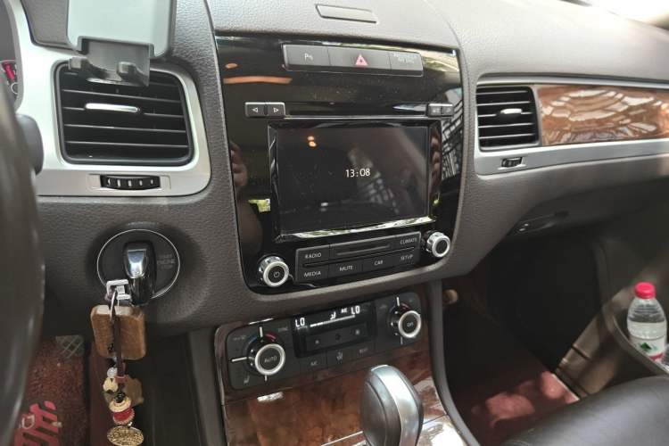 Used Volkswagen Touareg 2014 3.0 TSI New Edition Audio And AC Panel