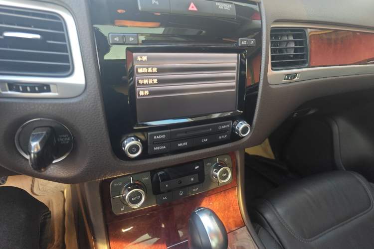 Used Volkswagen Touareg 2014 3.0 TSI New Edition Audio And AC Panel