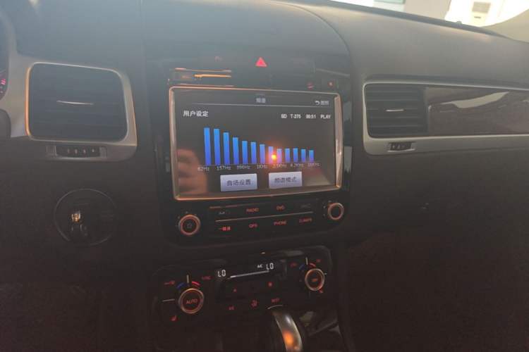 Used Volkswagen Touareg 2014 3.0 TSI New Edition Audio And AC Panel