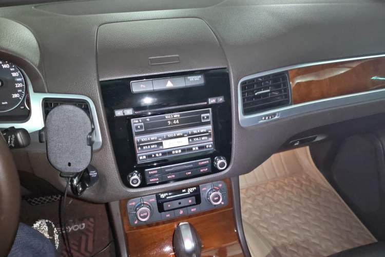 Used Volkswagen Touareg 2014 3.0 TSI New Edition Audio And AC Panel