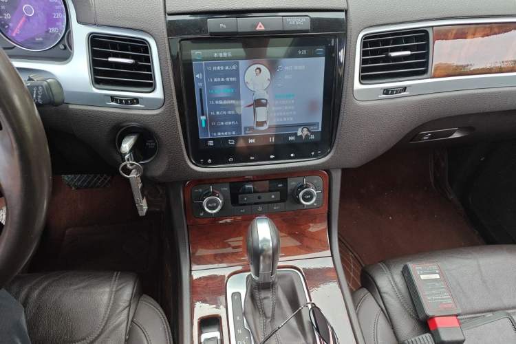 Used Volkswagen Touareg 2014 3.0 TSI New Edition Audio And AC Panel
