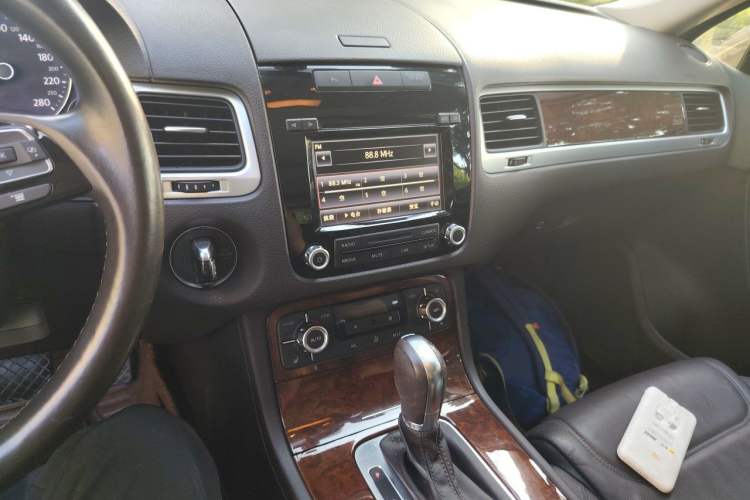 Used Volkswagen Touareg 2014 3.0 TSI New Edition Audio And AC Panel