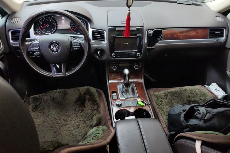 Used Volkswagen Touareg 2014 3.0 TSI New Edition Center Console
