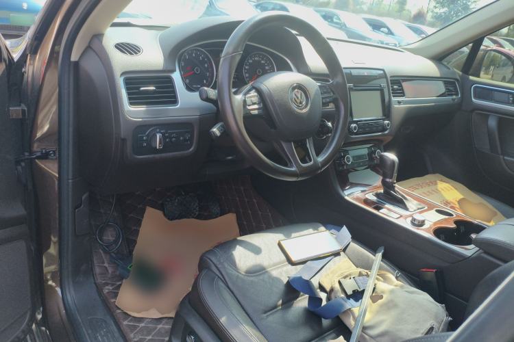 Used Volkswagen Touareg 2014 3.0 TSI New Edition Center Console
