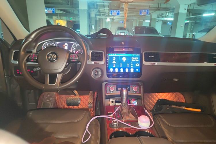 Used Volkswagen Touareg 2014 3.0 TSI New Edition Center Console
