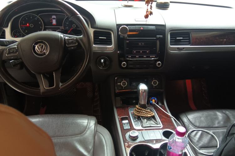 Used Volkswagen Touareg 2014 3.0 TSI New Edition Center Console