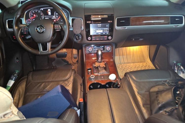 Used Volkswagen Touareg 2014 3.0 TSI New Edition Center Console
