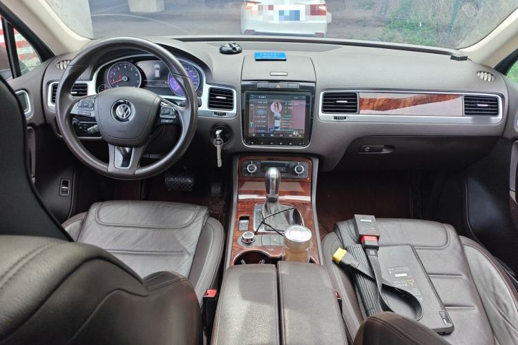 Used Volkswagen Touareg 2014 3.0 TSI New Edition Center Console