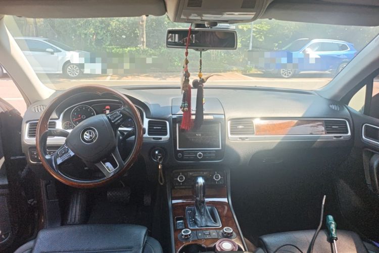 Used Volkswagen Touareg 2014 3.0 TSI New Edition Center Console