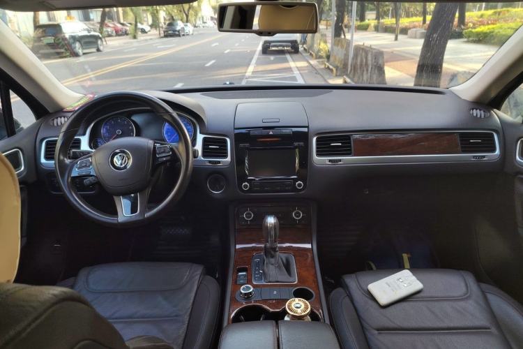 Used Volkswagen Touareg 2014 3.0 TSI New Edition Center Console