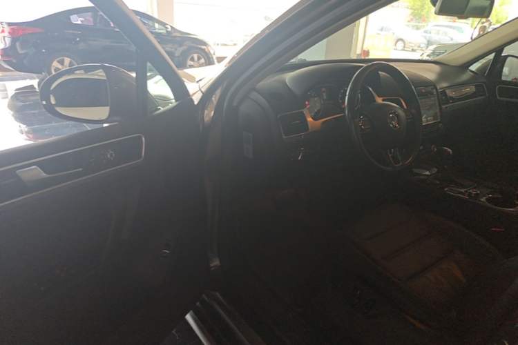 Used Volkswagen Touareg 2014 3.0 TSI New Edition Driver Seat