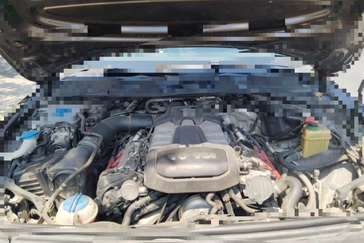 Used Volkswagen Touareg 2014 3.0 TSI New Edition Engine Bay