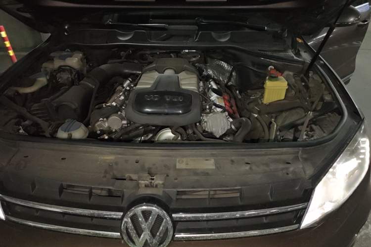 Used Volkswagen Touareg 2014 3.0 TSI New Edition Engine Bay