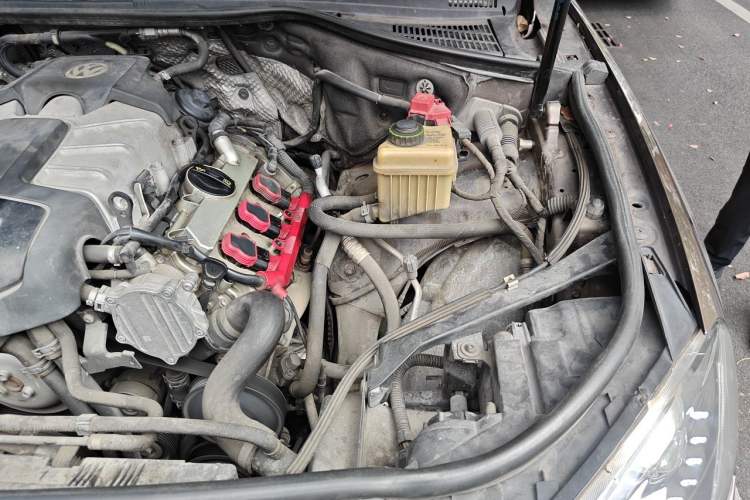 Used Volkswagen Touareg 2014 3.0 TSI New Edition Engine Bay Left