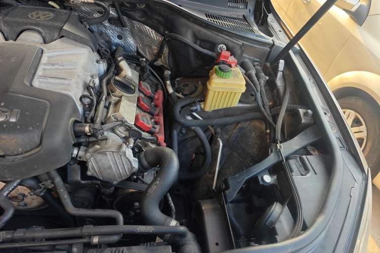 Used Volkswagen Touareg 2014 3.0 TSI New Edition Engine Bay Left