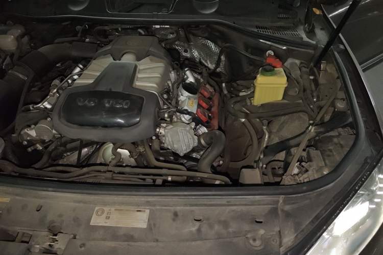Used Volkswagen Touareg 2014 3.0 TSI New Edition Engine Bay Left