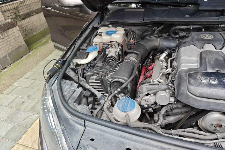 Used Volkswagen Touareg 2014 3.0 TSI New Edition Engine Bay Right