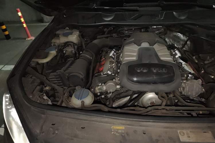 Used Volkswagen Touareg 2014 3.0 TSI New Edition Engine Bay Right