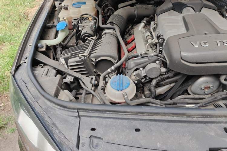 Used Volkswagen Touareg 2014 3.0 TSI New Edition Engine Bay Right