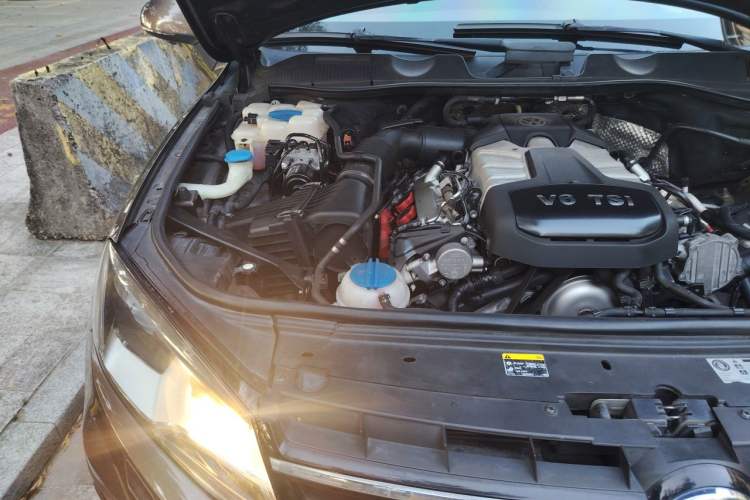Used Volkswagen Touareg 2014 3.0 TSI New Edition Engine Bay Right