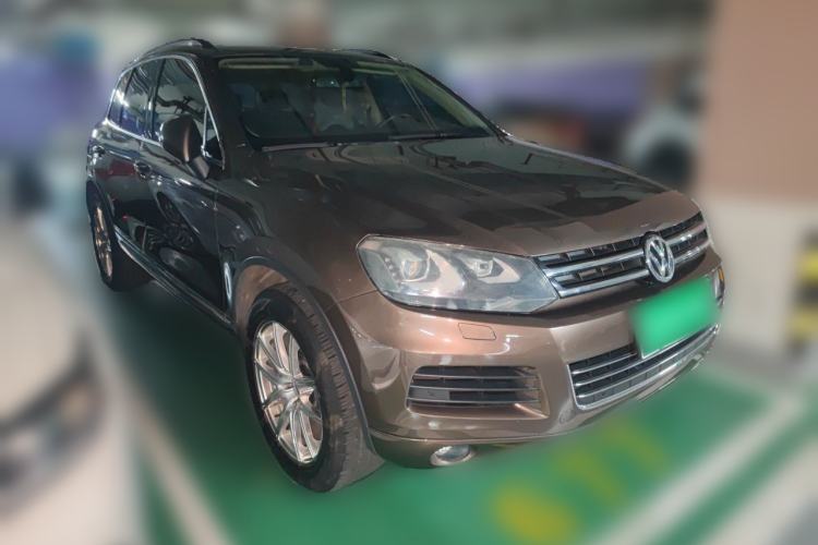 Used Volkswagen Touareg 2014 3.0 TSI New Edition Front Right 45 Deg