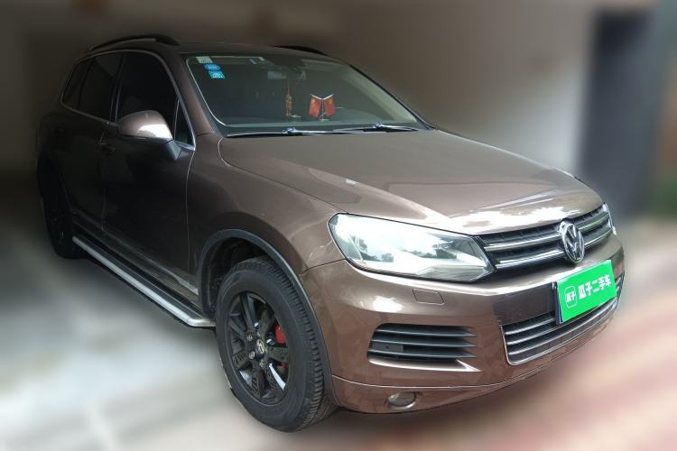 Used Volkswagen Touareg 2014 3.0 TSI New Edition Front Right 45 Deg