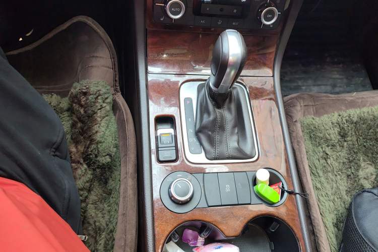 Used Volkswagen Touareg 2014 3.0 TSI New Edition Gear Lever