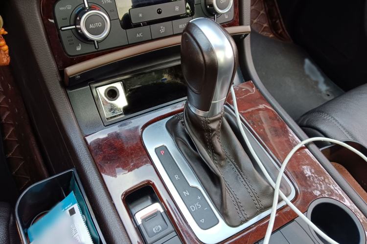 Used Volkswagen Touareg 2014 3.0 TSI New Edition Gear Lever
