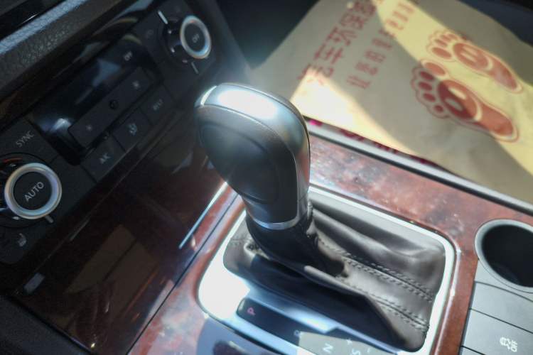 Used Volkswagen Touareg 2014 3.0 TSI New Edition Gear Lever