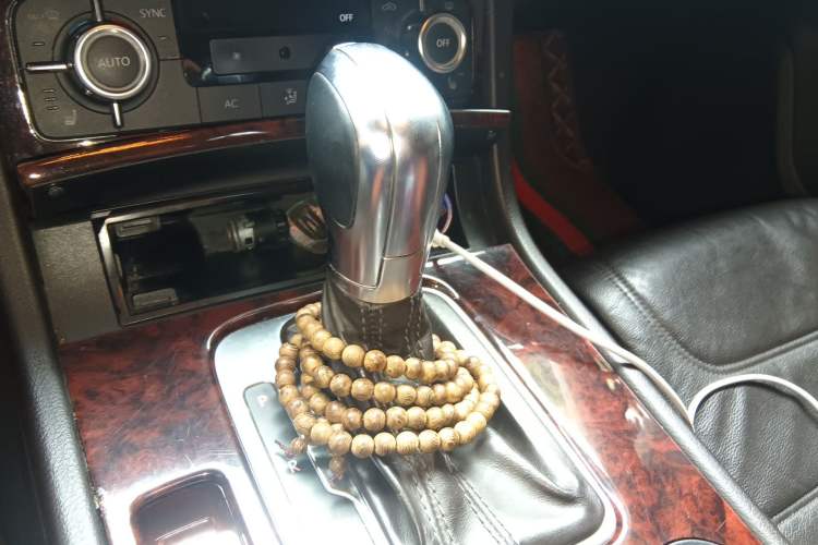 Used Volkswagen Touareg 2014 3.0 TSI New Edition Gear Lever