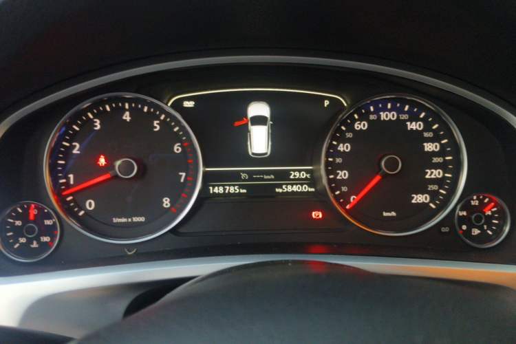 Used Volkswagen Touareg 2014 3.0 TSI New Edition Instrument Cluster