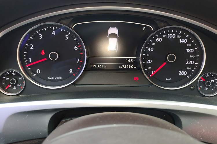 Used Volkswagen Touareg 2014 3.0 TSI New Edition Instrument Cluster