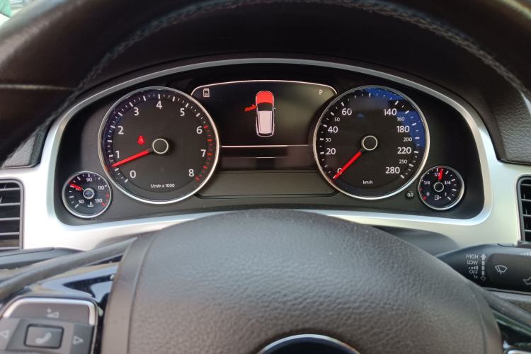 Used Volkswagen Touareg 2014 3.0 TSI New Edition Instrument Cluster