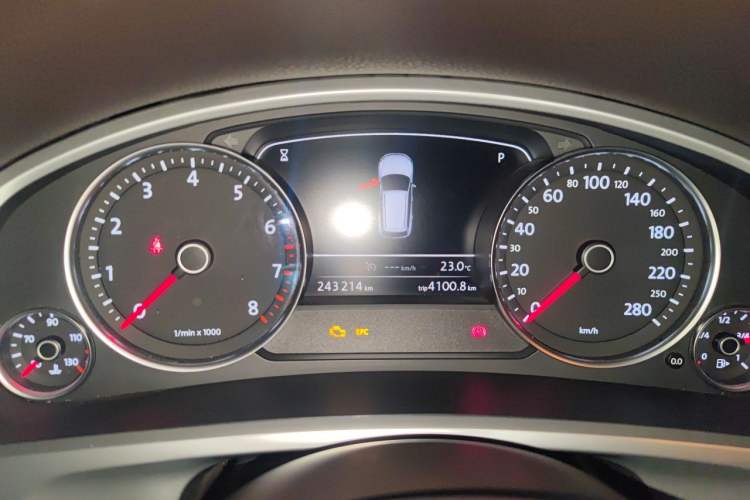 Used Volkswagen Touareg 2014 3.0 TSI New Edition Instrument Cluster