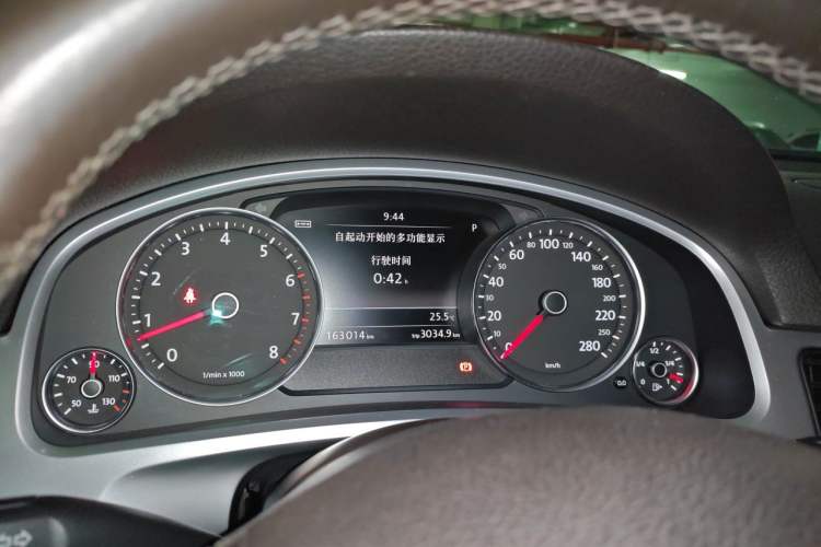 Used Volkswagen Touareg 2014 3.0 TSI New Edition Instrument Cluster
