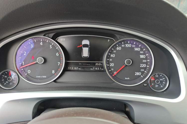 Used Volkswagen Touareg 2014 3.0 TSI New Edition Instrument Cluster