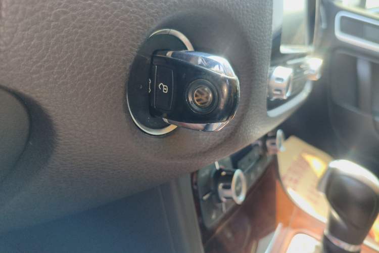 Used Volkswagen Touareg 2014 3.0 TSI New Edition Interior 1
