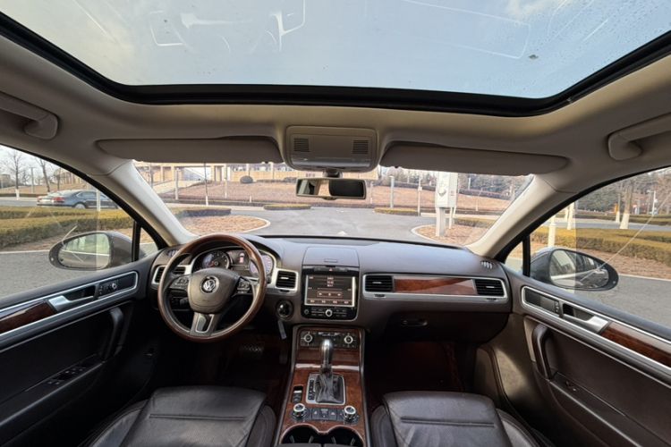Used Volkswagen Touareg 2014 3.0 TSI New Edition Interior 1