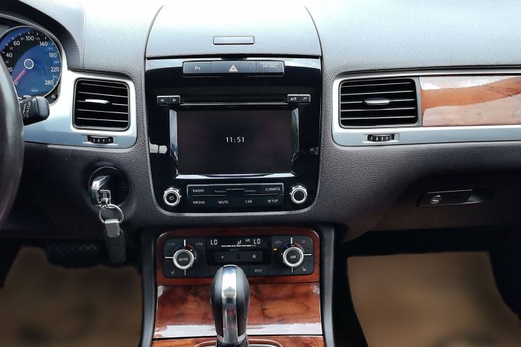 Used Volkswagen Touareg 2014 3.0 TSI New Edition Interior 1