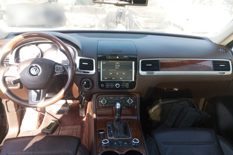 Used Volkswagen Touareg 2014 3.0 TSI New Edition Interior 2