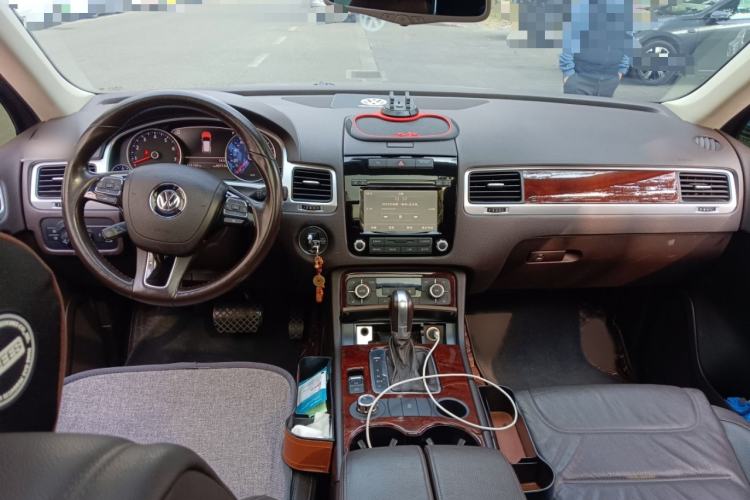 Used Volkswagen Touareg 2014 3.0 TSI New Edition Interior 2