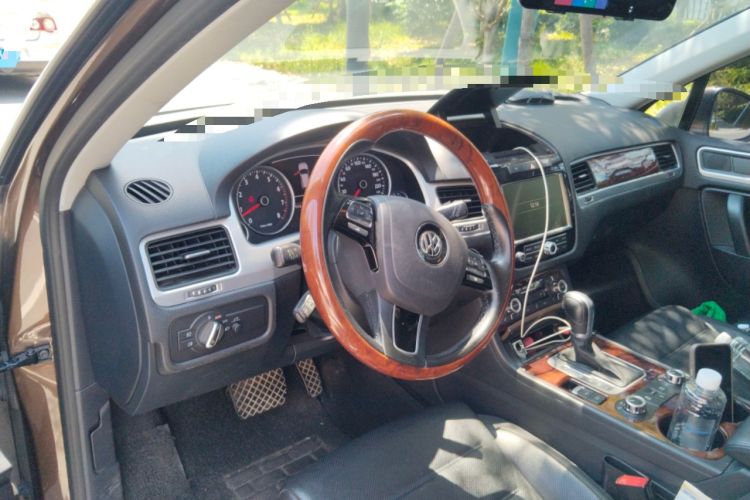 Used Volkswagen Touareg 2014 3.0 TSI New Edition Interior 2