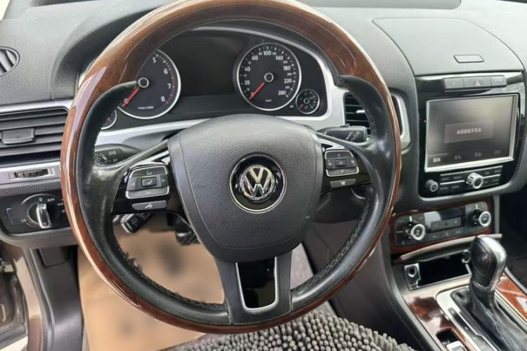 Used Volkswagen Touareg 2014 3.0 TSI New Edition Interior 2