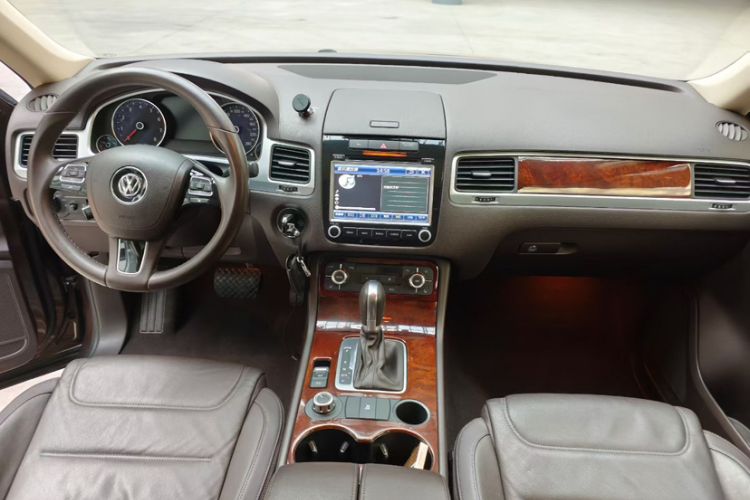 Used Volkswagen Touareg 2014 3.0 TSI New Edition Interior 2