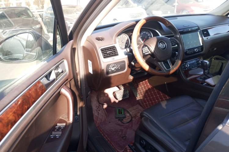 Used Volkswagen Touareg 2014 3.0 TSI New Edition Interior 3