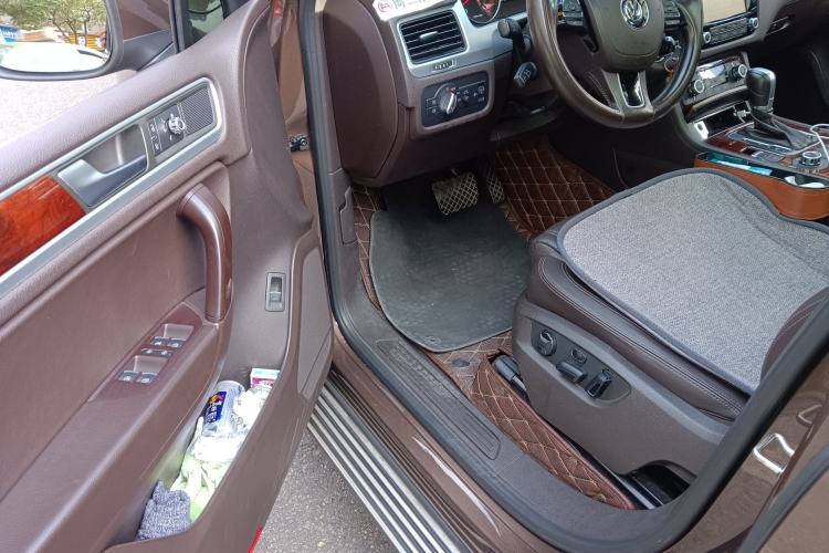 Used Volkswagen Touareg 2014 3.0 TSI New Edition Interior 3