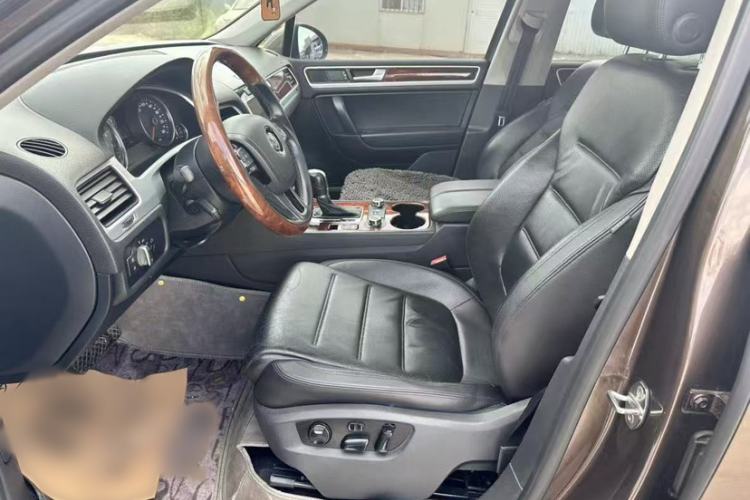 Used Volkswagen Touareg 2014 3.0 TSI New Edition Interior 3